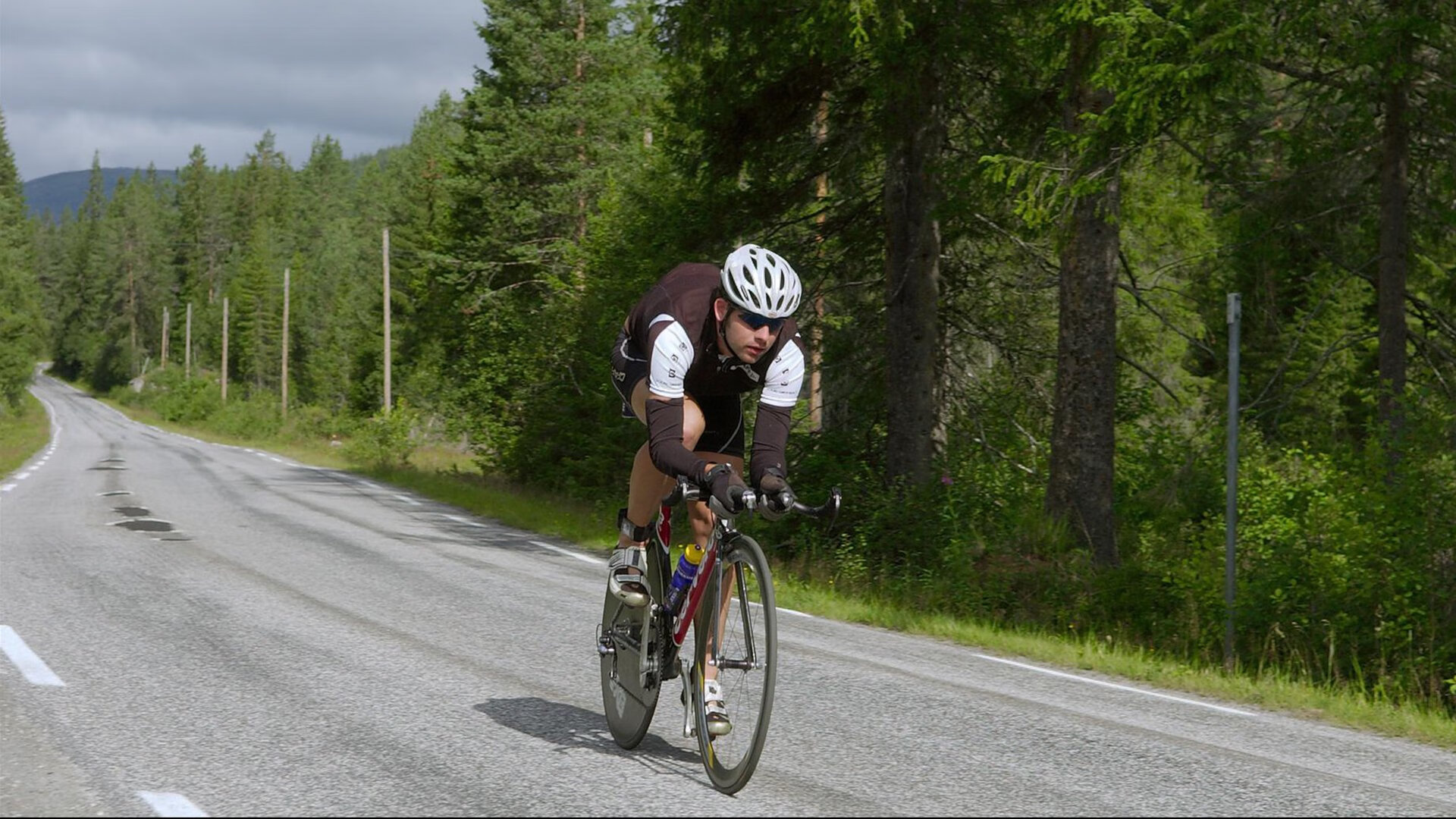 球迷热情低迷的根本原因是什么，为什么有些球迷对他的球队如此着迷